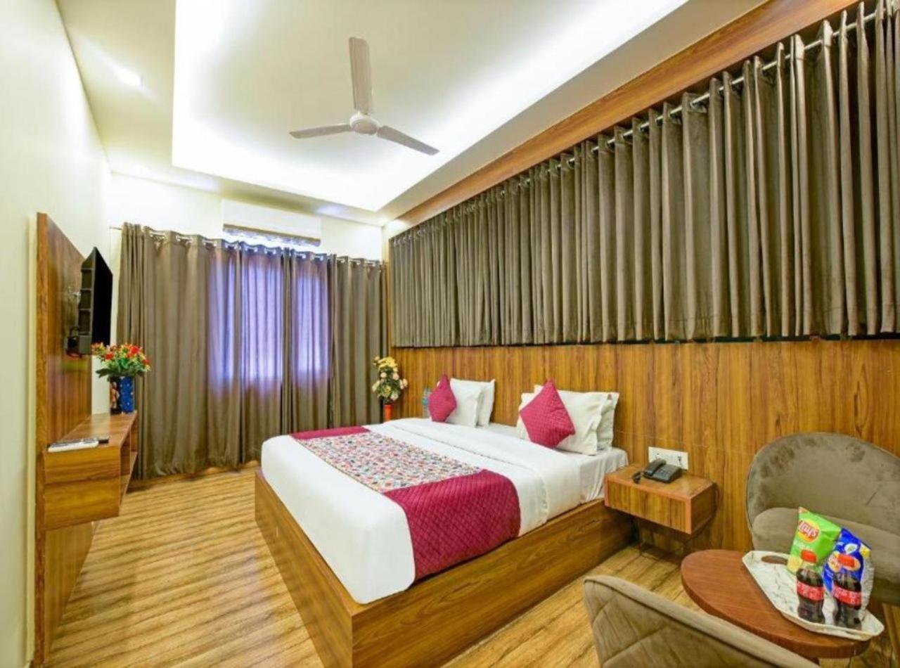 Rosewood Suites A Family Hotel Near Delhi Airport New Delhi Exterior photo